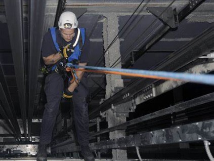 圣地亞哥貨運(yùn)電梯工人獲救