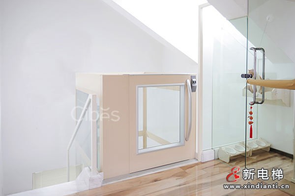 舒適與科技感并存的別墅電梯半高門設計