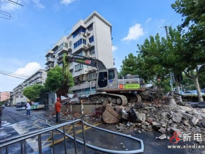 加裝電梯因違建受阻鄰居民們十分苦惱 多部門立案調(diào)查拆除違建