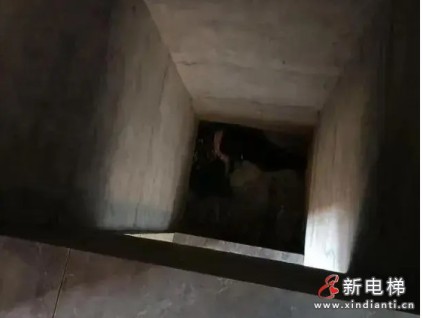 湖南一裝空調(diào)的男子意外墜入自建房電梯井！不幸身亡！
