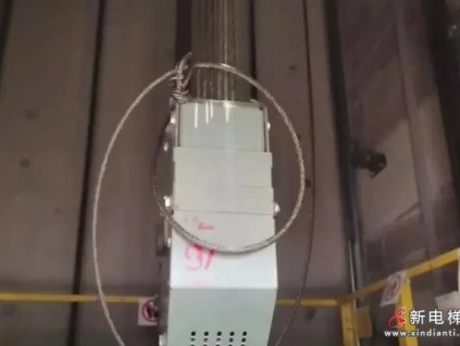 廣西南寧某小區(qū)12部電梯中7部出現(xiàn)鋼絲繩斷股、斷絲現(xiàn)象，故障頻繁 市監(jiān)部門已介入調(diào)查
