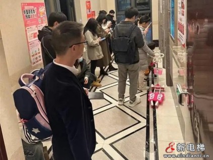 四川成都一住宅電梯3個(gè)月壞10次，上千人的出行?受到嚴(yán)重影響