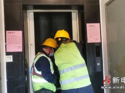 上海松江 居民們不用出一分錢(qián) 小區(qū)10臺(tái)“高齡”電梯啟動(dòng)更新