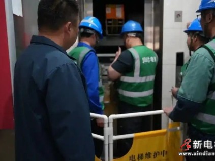 山東菏澤市場監(jiān)管局開展電梯應急救援實戰(zhàn)演練 保障居民乘梯安全