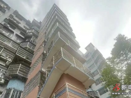 廣州荔灣區(qū)某小區(qū)加裝的一部電梯出現(xiàn)樁基下沉、外墻開裂 已經(jīng)停運(yùn)3年